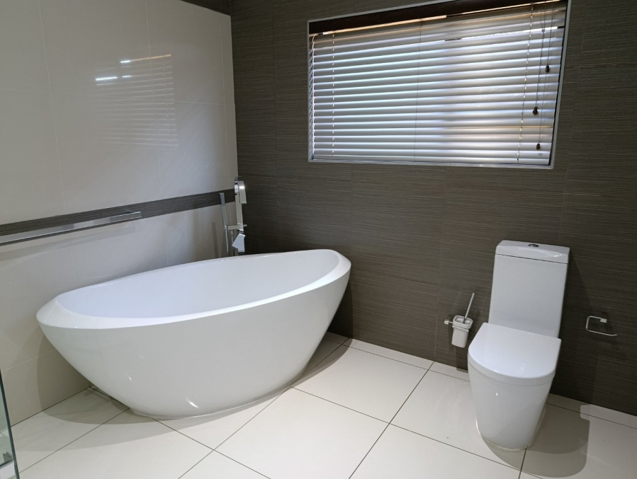 5 Bedroom Property for Sale in Kiepersol Free State